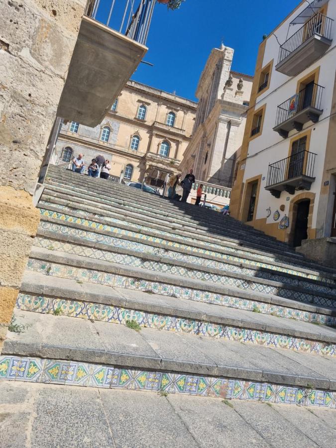 La Scalinata Home Apartment Caltagirone Buitenkant foto