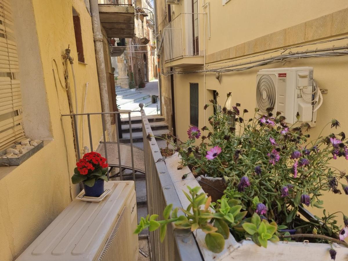 La Scalinata Home Apartment Caltagirone Buitenkant foto