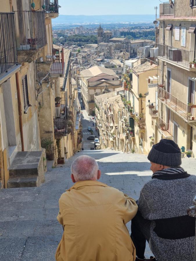 La Scalinata Home Apartment Caltagirone Buitenkant foto